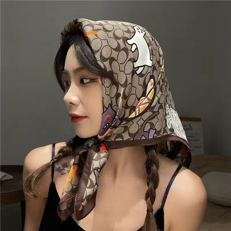 Nouveau Foulard Carré en Soie  - Discount Luxury Bags avis et prix