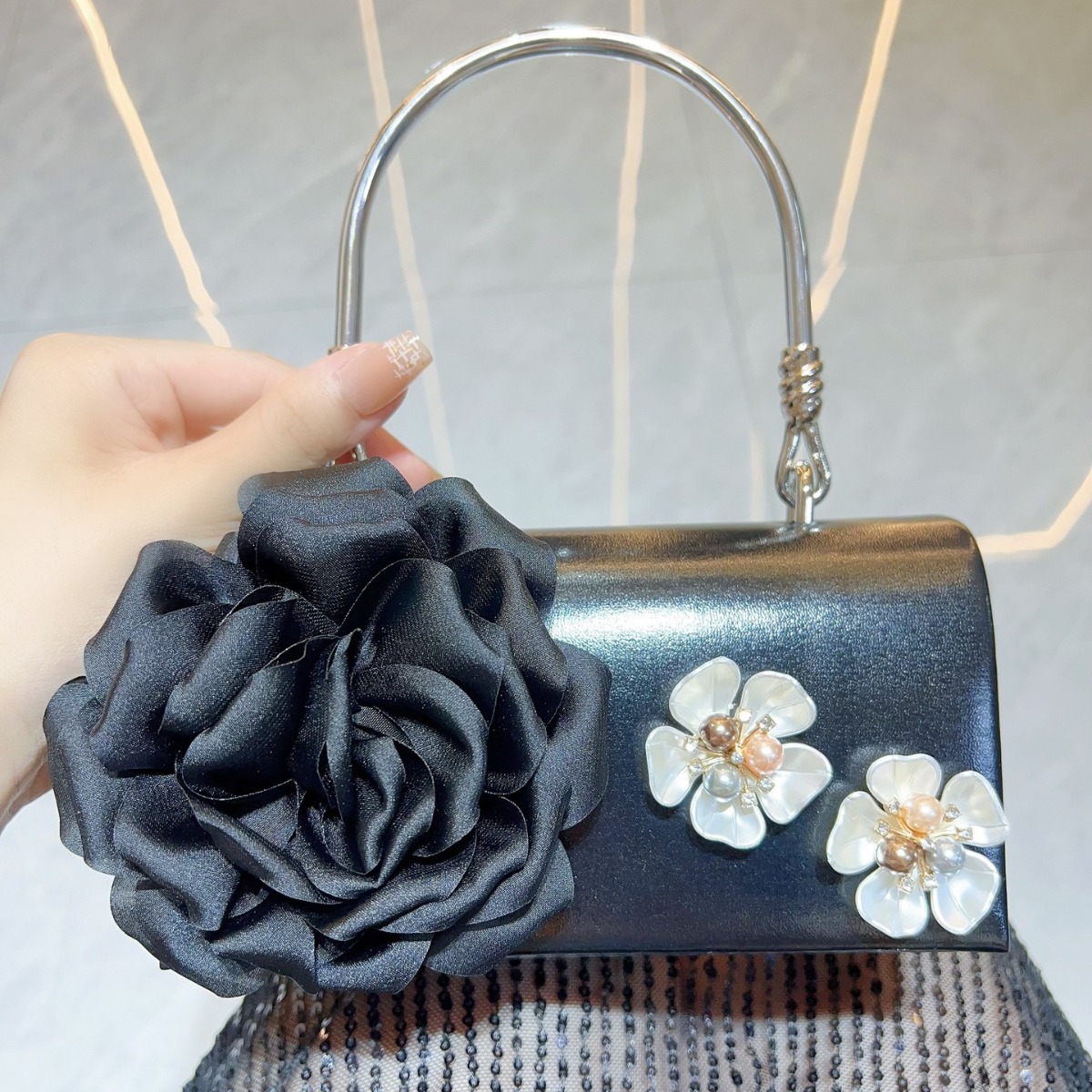 Pochette de luxe en or à fleur - Luxury Bags White avis et prix