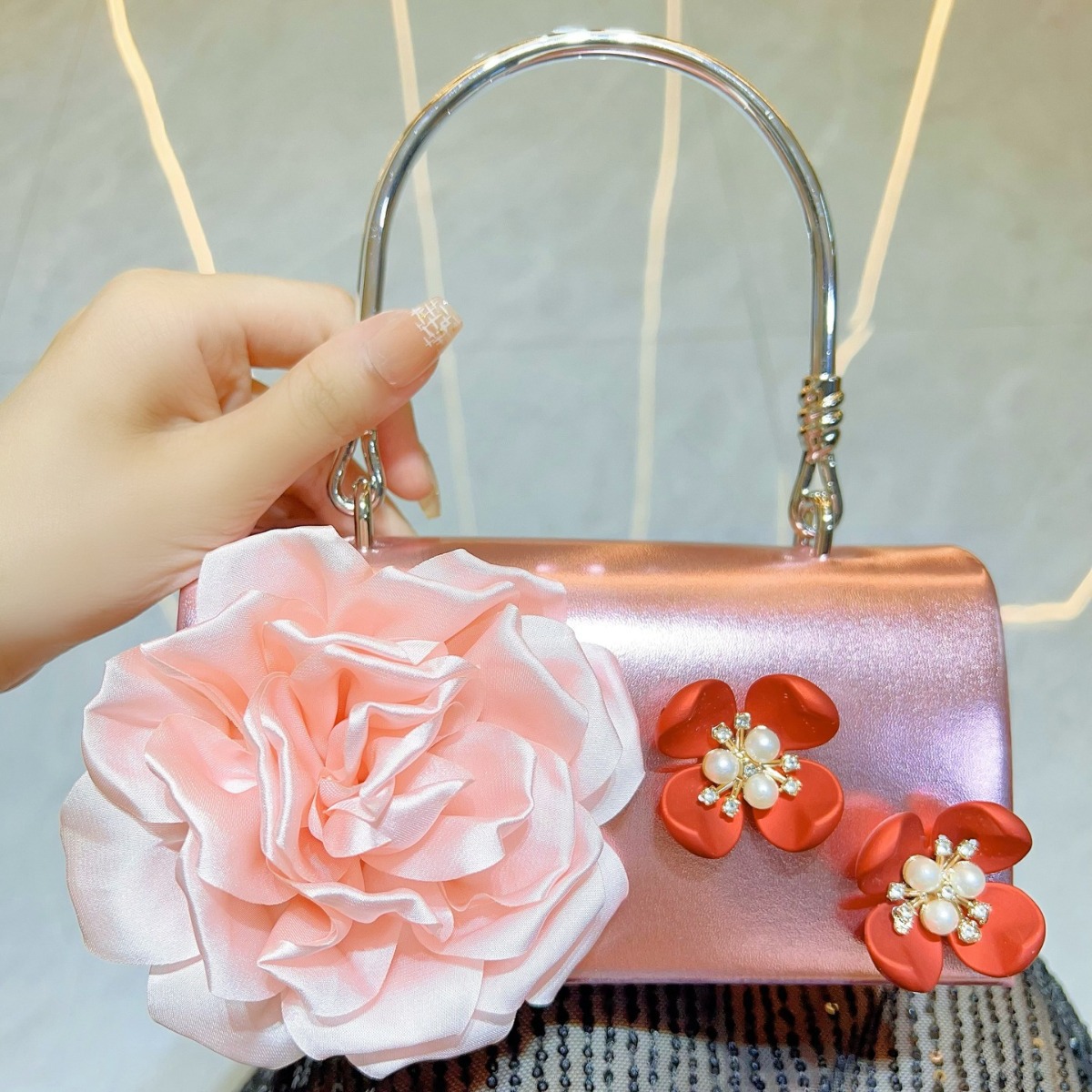Pochette de luxe en or à fleur - Luxury Bags White avis et prix