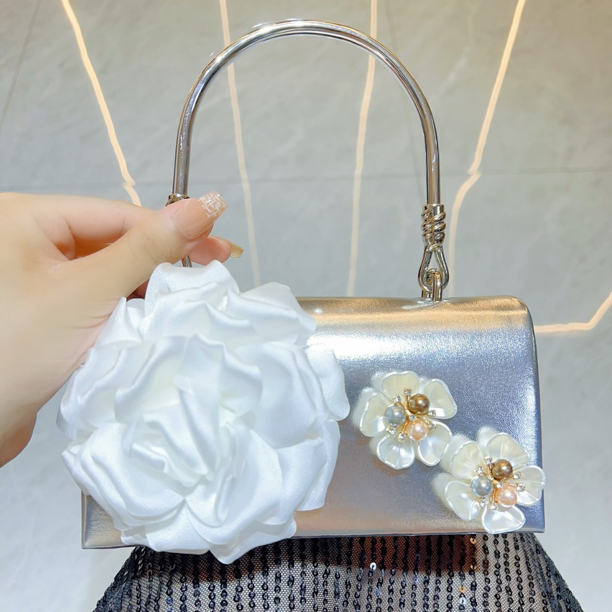 Pochette de luxe en or à fleur - Luxury Bags White avis et prix
