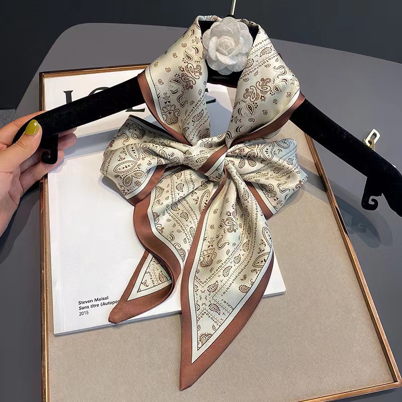 Foulard en soie pour femmes, D - Luxury Bags Designer avis et prix