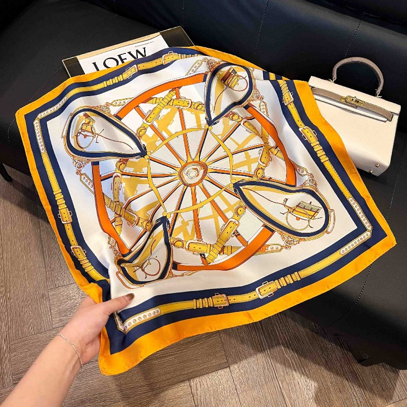 Foulard carré en soie de luxe  - Discount Luxury Bags avis et prix