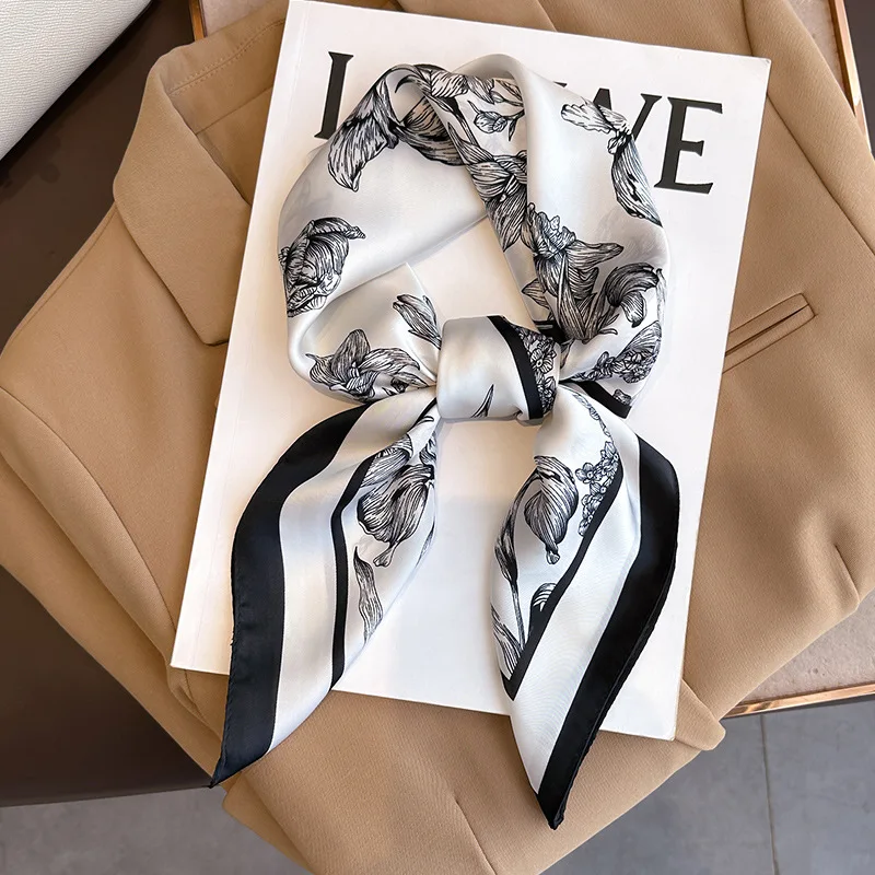 Foulard Carré à Imprimé Floral - Discount Luxury Bags avis et prix