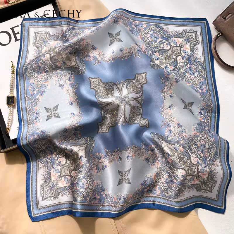 Foulard carré en soie de mûrie - Discount Luxury Bags avis et prix